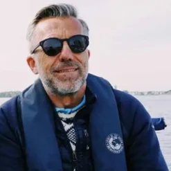 Aarni Wynn aurinkolasit, Eebenpuu