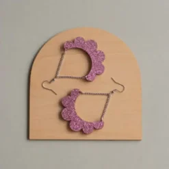 Maanantaimalli Kaarella korvakorut, Pinkki/glitter