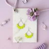 Maanantaimalli Kaarella korvakorut, Neon