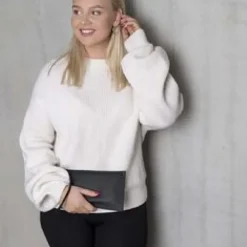 Miiko clutch, Musta