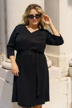 Nakoa Vera mekko, Black Leo